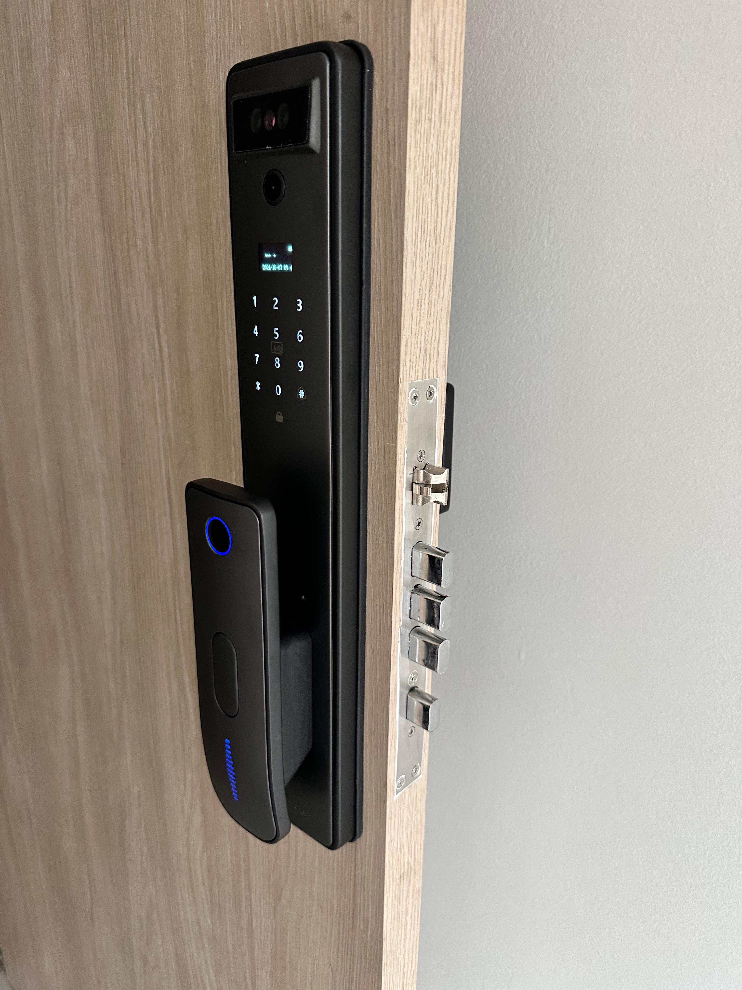 Equipo de cerrajeros profesionales de Rapi Llaves Medellín